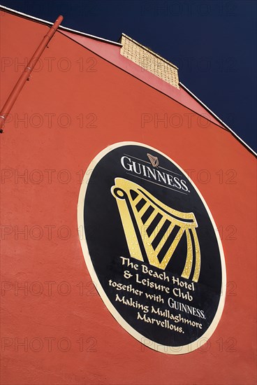 Ireland, County Sligo, Mullaghmore, Advert for Guinness on red wall of the beach hotel. Photo : Hugh Rooney