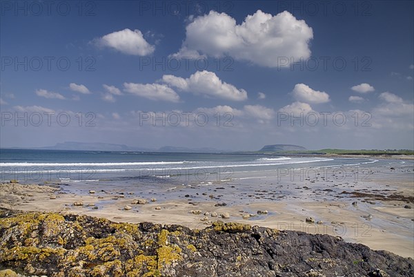 Ireland, County Sligo, Aughris Head, Beach looking north with Ben Bulben and Knocknarea. Photo : Hugh Rooney
