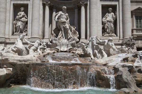 Italy, Lazio, Rome, Piazza di Trevi the baroque Trevi Fountain by Nicola Salvi 1762 against the Palazzo Poli. Photo : Bennett Dean