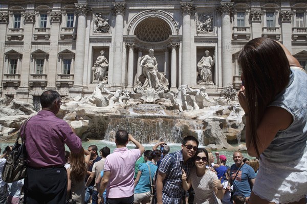 Italy, Lazio, Rome, Piazza di Trevi the baroque Trevi Fountain by Nicola Salvi 1762 against the Palazzo Poli. Photo : Bennett Dean