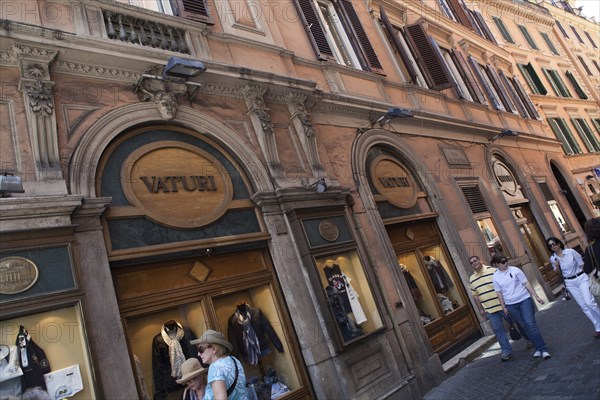 Italy, Lazio, Rome, Shops on the Via di Pietra. Photo : Bennett Dean