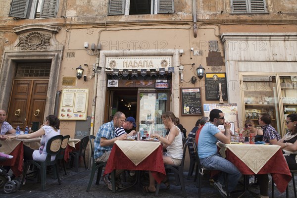 Italy, Lazio, Rome, Diners eating al fresco at a restaurant in a back street. Photo : Bennett Dean