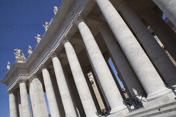 Italy, Lazio, Rome, Vatican City Colonnade in St Peters Square. Photo : Bennett Dean