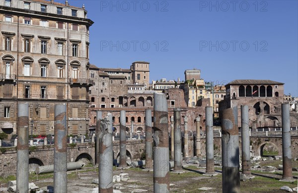 Italy, Lazio, Rome, The ruins of Trajans forum & markets and the Ulpia Basilica. Photo : Bennett Dean
