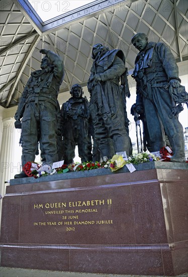 England, London, Green Park Aircrew sculptures at the RAF Bomber Command Memorial unveiled by HM Queen Elizabeth II on the 28th June 2012. Photo : Adina Tovy - Amsel