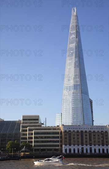 England, London, Southwark southbank Pleasure boat passing the Shard skyscraper designed by Renzo Piano in the citys London Bridge Quarter. Photo : Stephen Rafferty