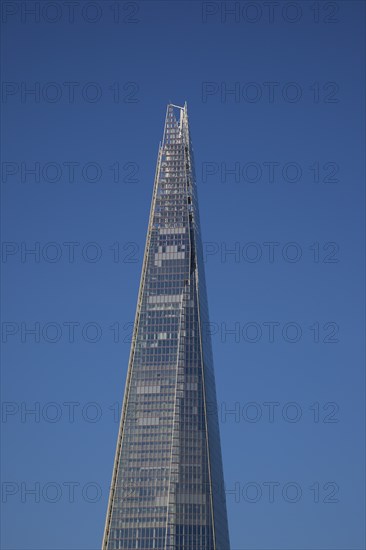 England, London, Southwark southbank The Shard skyscraper designed by Renzo Piano in the citys London Bridge Quarter viewed from north of the River Thames. Photo : Stephen Rafferty