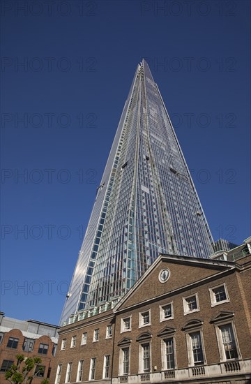 England, London, Southwark southbank The Shard skyscraper designed by Renzo Piano in the citys London Bridge Quarter seen from Guys Hospital. Photo : Stephen Rafferty