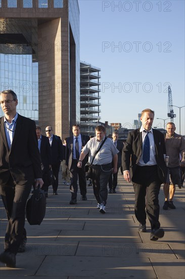 England, London, Early morning commuters crossing London Bridge towards the City Financial district. Photo : Stephen Rafferty