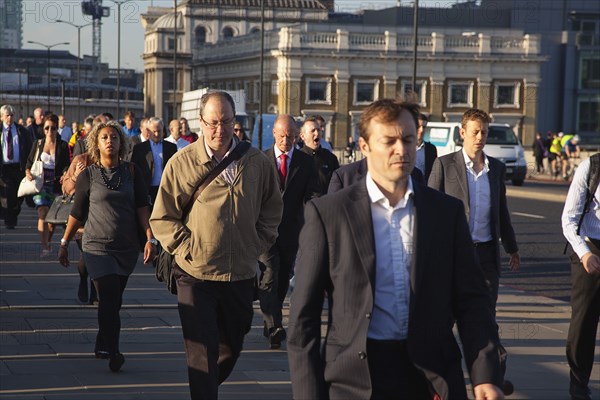 England, London, Early morning commuters crossing London Bridge towards the City Financial district. Photo : Stephen Rafferty