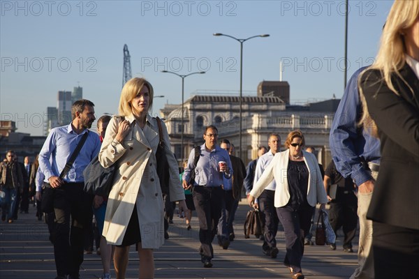 England, London, Early morning commuters crossing London Bridge towards the City Financial district. Photo : Stephen Rafferty