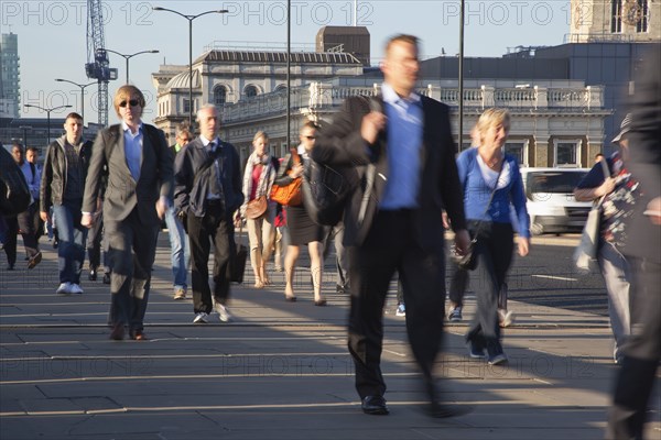 England, London, Early morning commuters crossing London Bridge towards the City Financial district. Photo : Stephen Rafferty