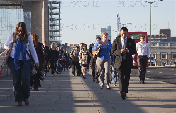 England, London, Early morning commuters crossing London Bridge towards the City Financial district. Photo : Stephen Rafferty