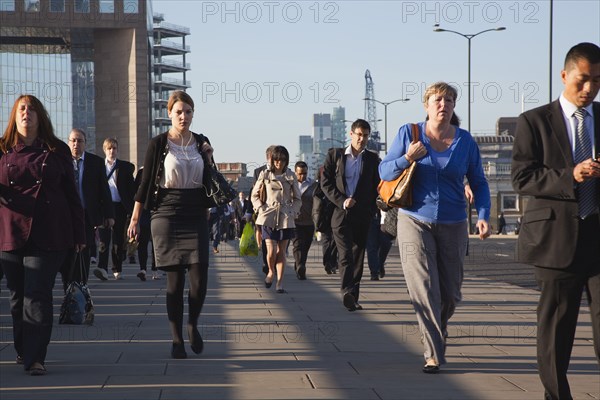 England, London, Early morning commuters crossing London Bridge towards the City Financial district. Photo : Stephen Rafferty