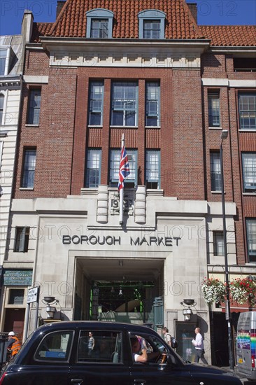 England, London, Borough Market entrance with black taxi cab in traffic. Photo : Stephen Rafferty