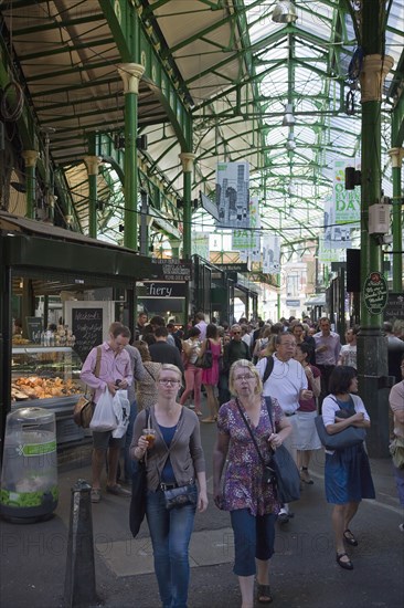 England, London, Borough Market Londons oldest fresh fruit and vegetable market. Photo : Stephen Rafferty