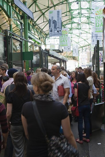 England, London, Borough Market Londons oldest fresh fruit and vegetable market. Photo : Stephen Rafferty