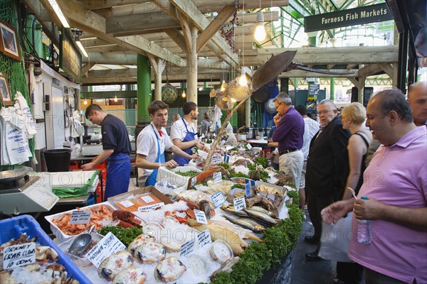 England, London, Borough Market Londons oldest fresh fruit and vegetable market Furness Fish stall display. Photo : Stephen Rafferty