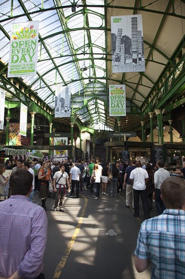 England, London, Borough Market Londons oldest fresh fruit and vegetable market. Photo : Stephen Rafferty