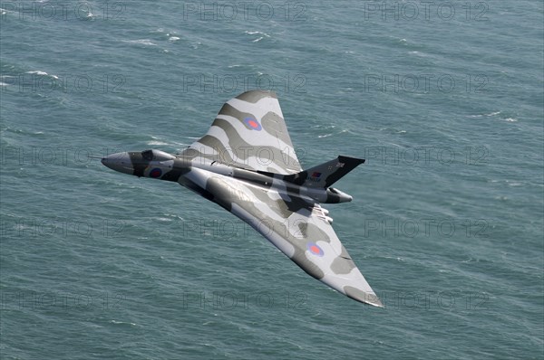 England, East Sussex, Beachy Head, Vulcan Jet Bomber taking part in the Airbourne air show. Photo : Bob Battersby