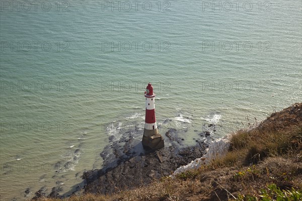 England, East Sussex, Beachy Head, Lighthouse seen from the cliff top. Photo : Stephen Rafferty