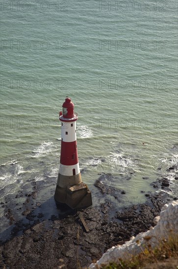 England, East Sussex, Beachy Head, Lighthouse seen from the cliff top. Photo : Stephen Rafferty