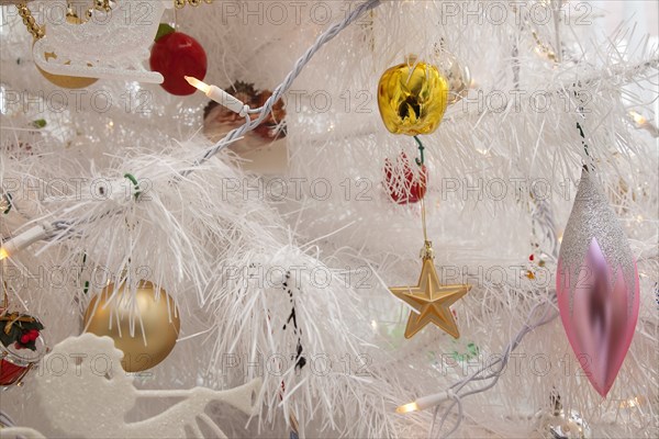 Festivals, Religious, Christmas, Detail of tree decorated with lights tinsel and various baubles. Photo : Stephen Rafferty