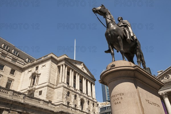 England, London, The Bank of England and Duke of Wellington statue Threadneedle Street. 
Photo Mel Longhurst / Eye Ubiquitous