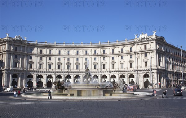 Italy, Lazio, Rome, Piazza della Repubblica the fountain of the Naiads. 
Photo Stephen Rafferty / Eye Ubiquitous