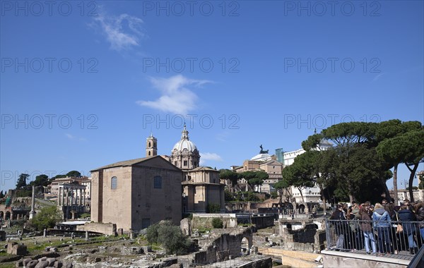 Italy, Lazio, Rome, View over the ruins of the Roman Forum from Via Fori del Imperial. 
Photo Stephen Rafferty / Eye Ubiquitous