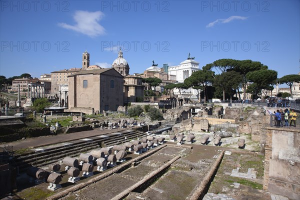 Italy, Lazio, Rome, View over the ruins of the Roman Forum from Via Fori del Imperial. 
Photo Stephen Rafferty / Eye Ubiquitous