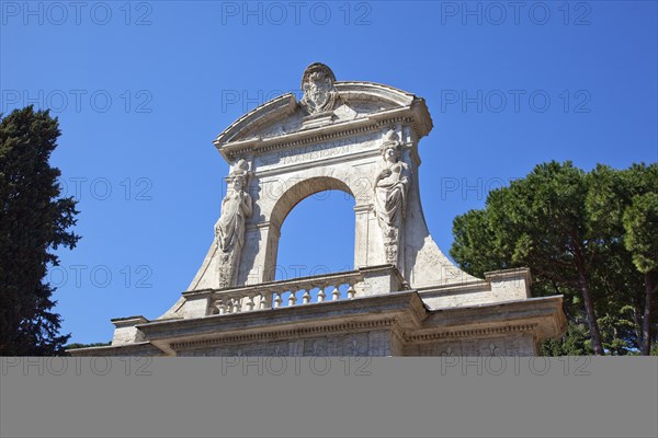 Italy, Lazio, Rome, Entrance to Horti Farnesiani originally the Domus Tiberiana one of the oldest botanical gardens in Europe. . 
Photo Stephen Rafferty / Eye Ubiquitous