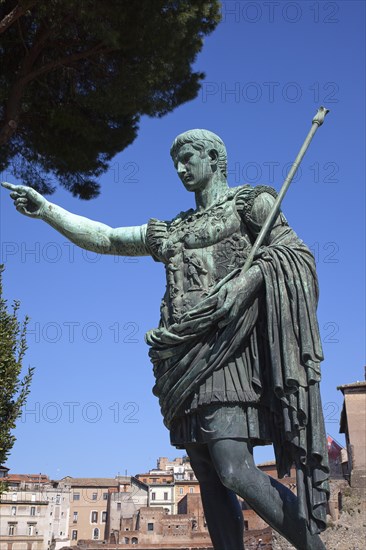 Italy, Lazio, Rome, Statue of Emporer Trajan in front of Trajans Forum. 
Photo Stephen Rafferty / Eye Ubiquitous