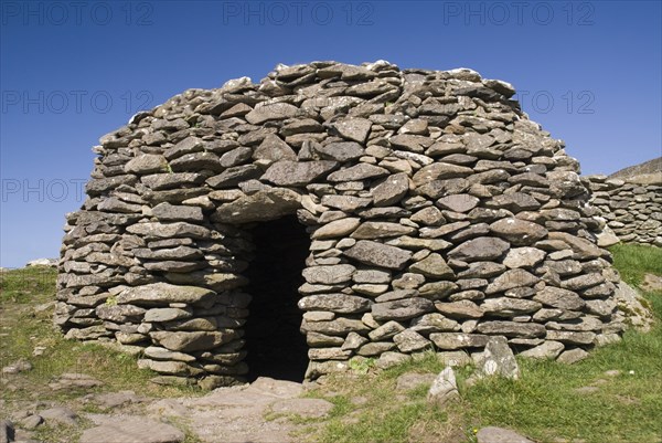 Ireland, County Kerry, Dingle Peninsula, Beehive hut in the Fahan Group. 
Photo Hugh Rooney / Eye Ubiquitous