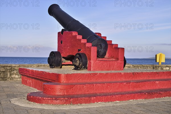 Ireland, County Sligo, Strandhill, Cannon on the seafront. 
Photo Hugh Rooney / Eye Ubiquitous