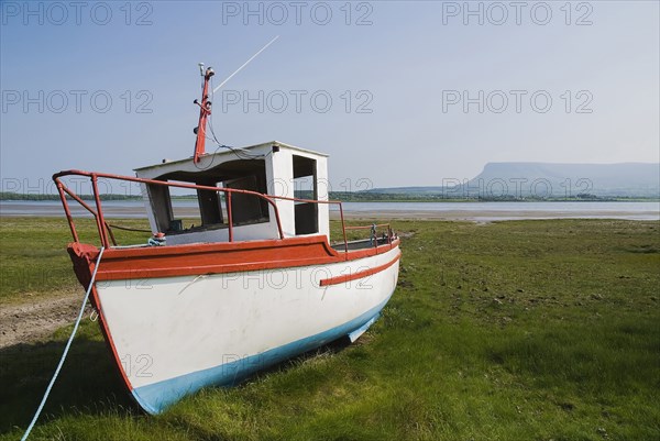 Ireland, County Sligo, Rosses Point, Boat moored on the 3rd beach with Ben Bulben in the background. 
Photo Hugh Rooney / Eye Ubiquitous