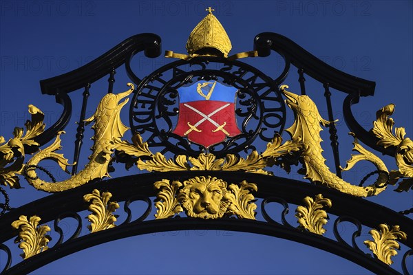 Ireland, North, Derry, St Columb's Cathedral, Ornate gateway detail with coat of arms. 
Photo Hugh Rooney