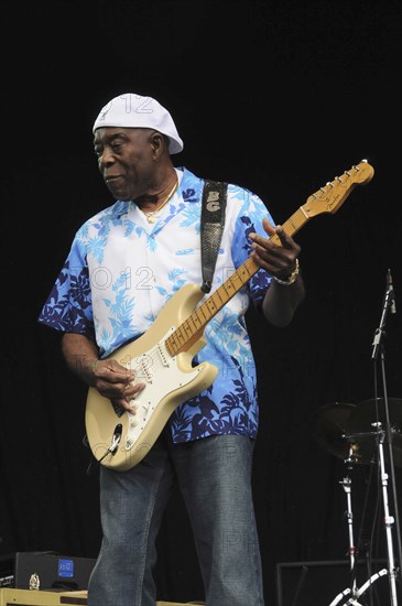 Music, Strings, Guitars, Blues guitarist Buddy Guy playing at Cornbury Festival 2010.