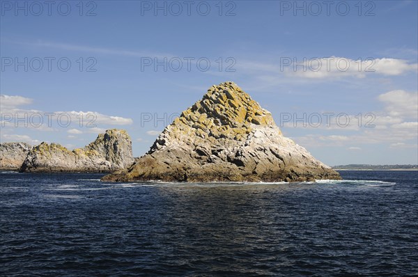 France, Brittany, Pointe de Pen-Hir, Les Tas de Pois, Pile of Peas, islets off the Pointe de Pen-Hir on the Presqu'ile de Crozon. 
Photo Bob Battersby