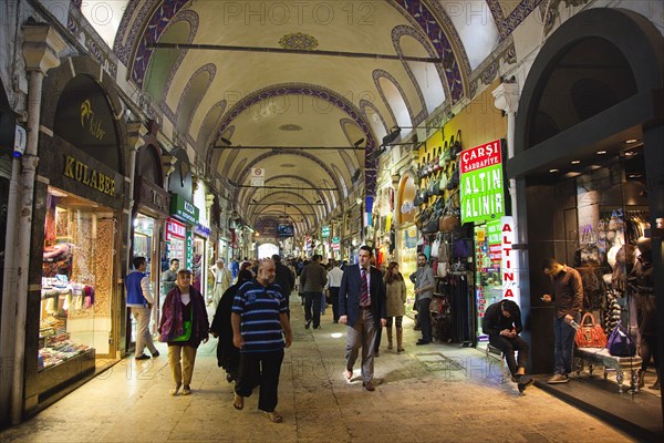 Turkey, Istanbul, Fatih  Sultanahmet  Kapalicarsi  Grand Bazaar interior.