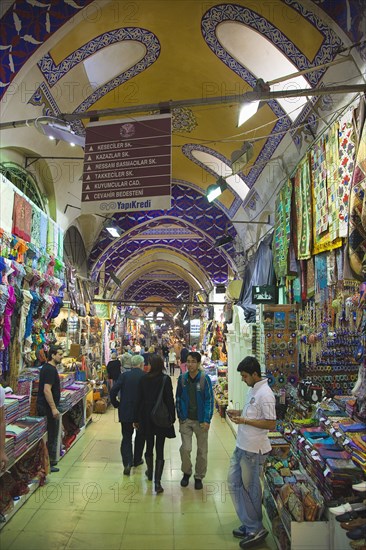 Turkey, Istanbul, Fatih, Sultanahmet, Kapalicarsi, Grand Bazaar interior. 
Photo Stephen Rafferty