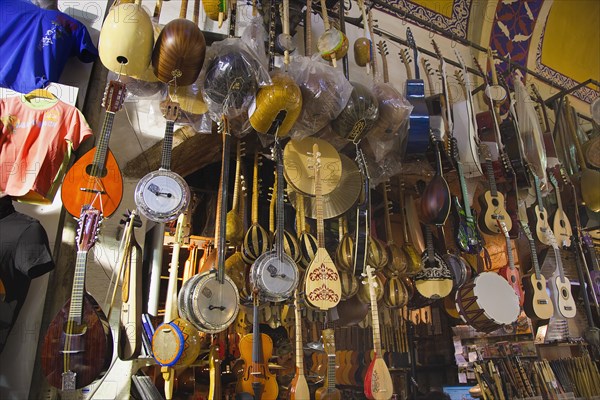 Turkey, Istanbul, Fatih, Sultanahmet, Kapalicarsi, Music stall displaying various musical instruments in the Grand Bazaar. 
Photo Stephen Rafferty