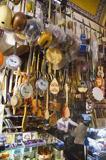 Turkey, Istanbul, Fatih, Sultanahmet, Kapalicarsi, Music stall displaying various musical instruments in the Grand Bazaar. 
Photo Stephen Rafferty