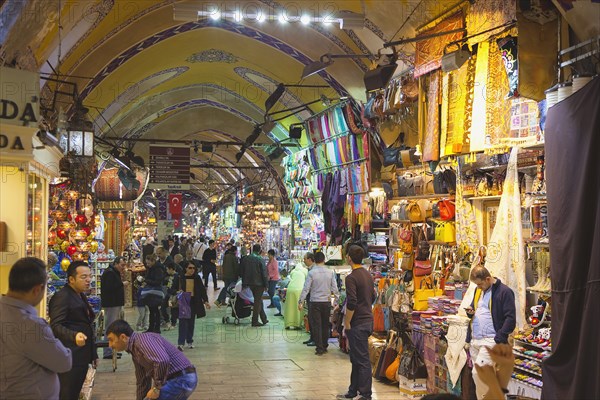 Turkey, Istanbul, Fatih, Sultanahmet, Kapalicarsi, Grand Bazaar interior. 
Photo Stephen Rafferty