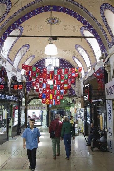 Turkey, Istanbul, Fatih, Sultanahmet, Kapalicarsi, Grand Bazaar interior. 
Photo Stephen Rafferty