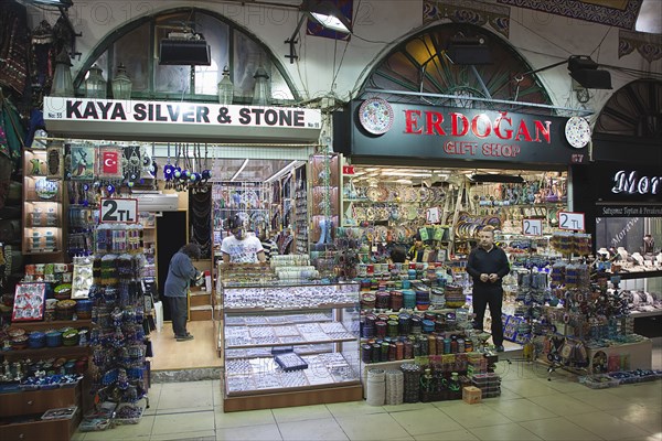 Turkey, Istanbul, Fatih, Sultanahmet, Kapalicarsi, Grand Bazaar interior. 
Photo Stephen Rafferty