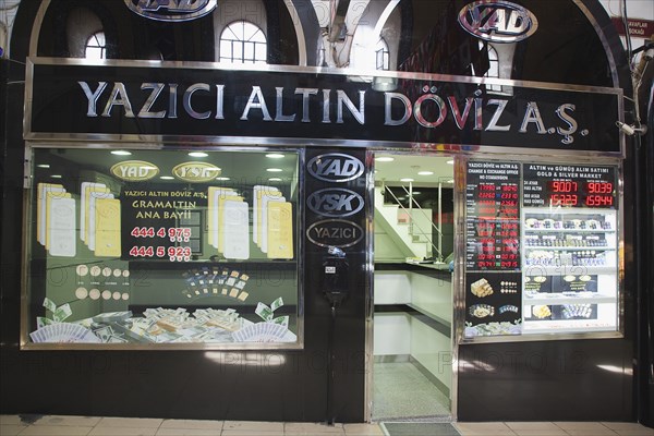 Turkey, Istanbul, Fatih, Sultanahmet, Kapalicarsi, Gold shop displaying prices of precious metals in the Grand Bazaar. 
Photo Stephen Rafferty