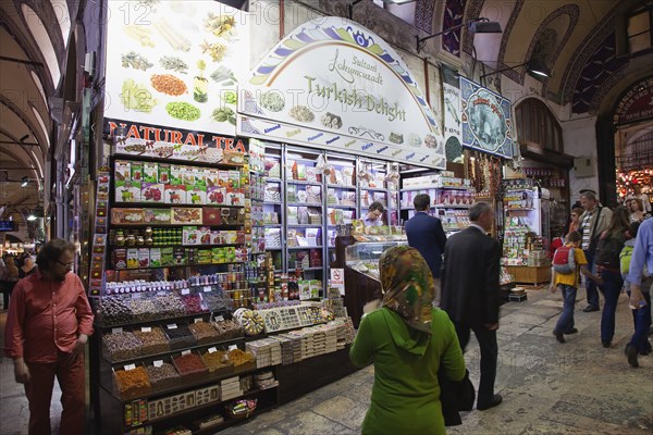 Turkey, Istanbul, Fatih, Sultanahmet, Kapalicarsi, Shop selling traditional Turkish Delight in the Grand Bazaar. 
Photo Stephen Rafferty