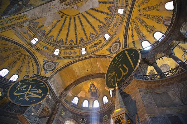 Turkey, Istanbul, Fatih, Sultanahmet, Haghia Sofia interior. 
Photo Stephen Rafferty