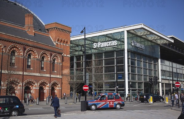 England, London, Taxi cabs outside the entrance to St Pancras Railway Station. 
Photo Stephen Rafferty